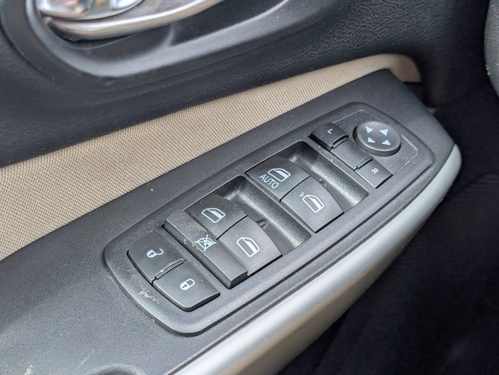Used 2018 Jeep Cherokee Latitude FWD image 13