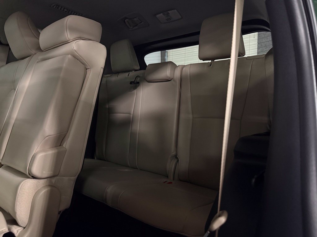 Used 2025 Toyota Highlander XLE AWD/4WD image 11