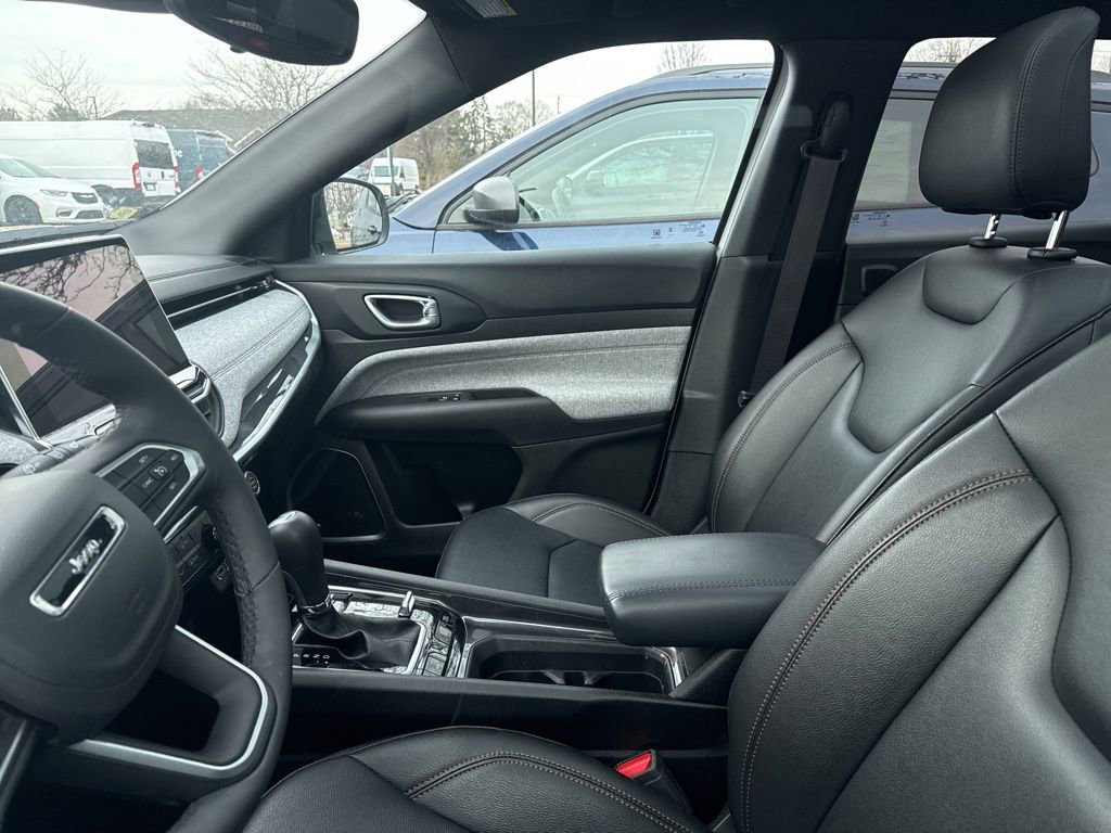 Used 2024 Jeep Compass Latitude w/ Sun and Sound Group image 10