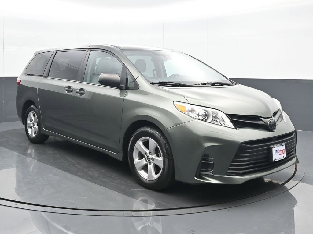 Used 2020 Toyota Sienna L image 9