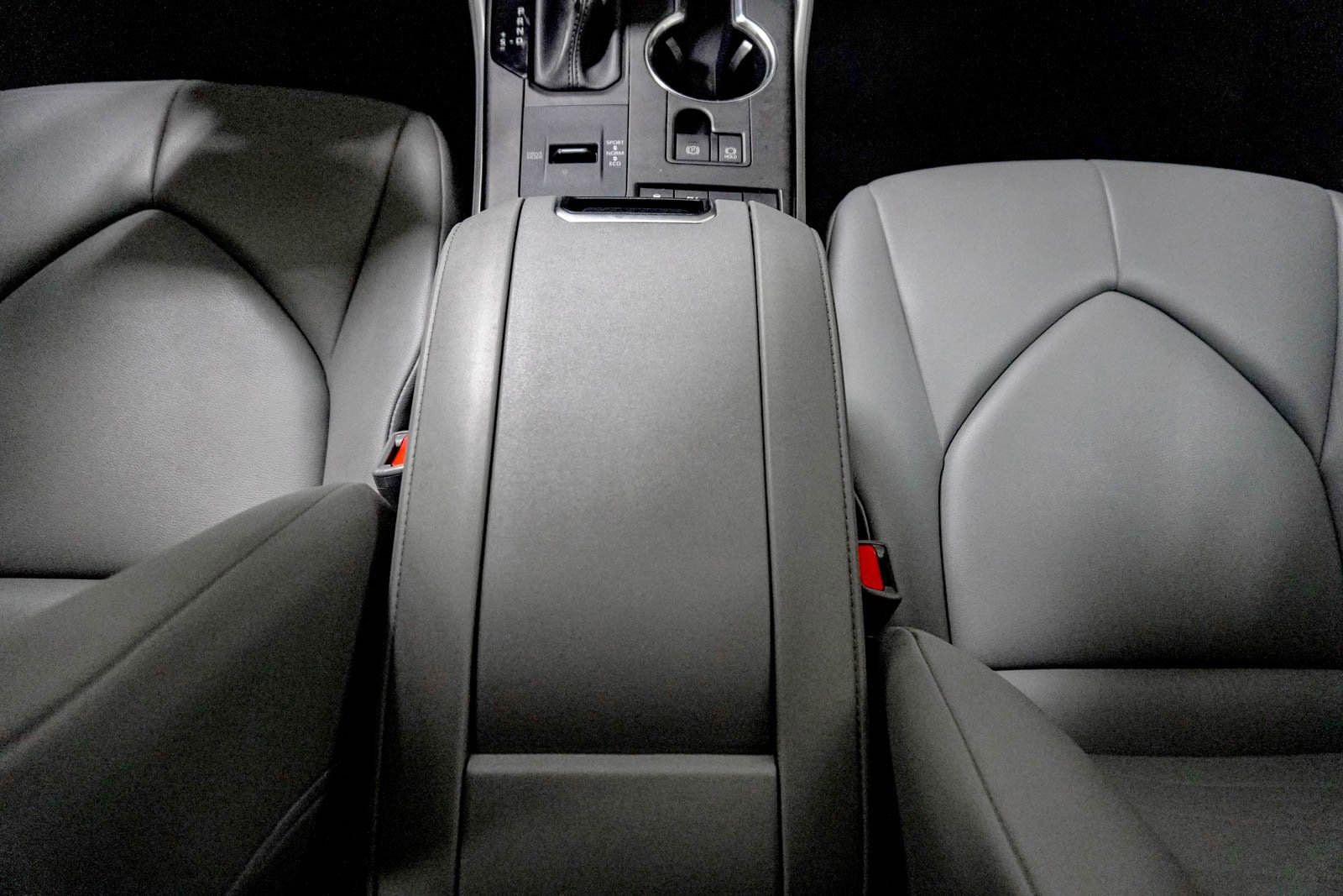 Used 2020 Toyota Highlander XLE image 28