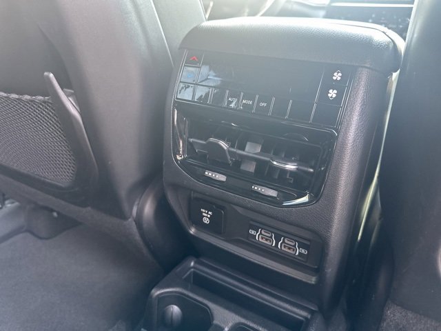 Used 2022 Jeep Grand Cherokee L Laredo image 29