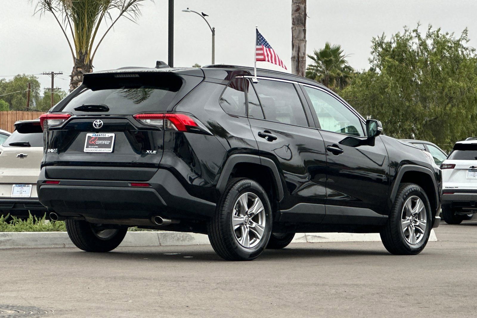 Used 2025 Toyota RAV4 XLE FWD image 4