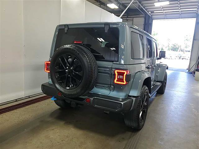 Used 2024 Jeep Wrangler Unlimited Sahara w/ Technology Group AWD/4WD image 6