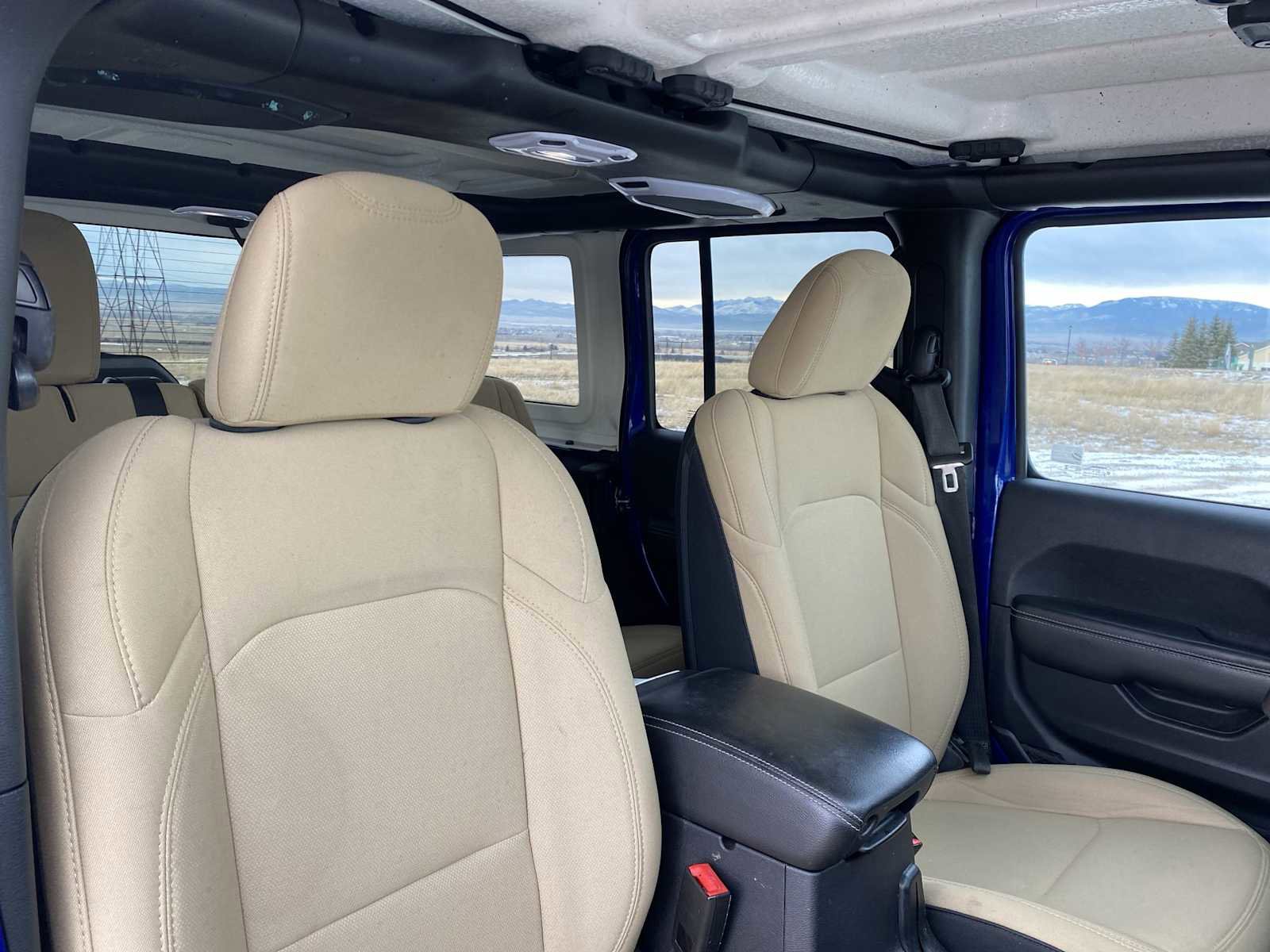 Used 2018 Jeep Wrangler Unlimited Sahara image 16