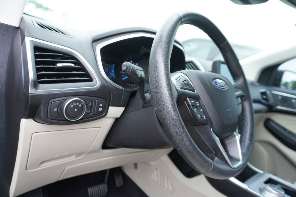 Used 2021 Ford Edge Titanium image 12