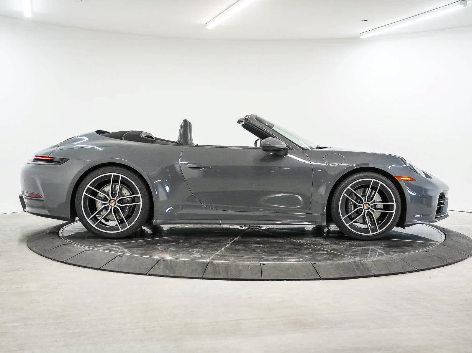 Certified 2025 Porsche 911 Carrera RWD image 8