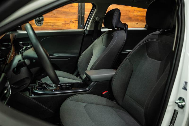 Used 2025 Kia K4 LX image 9