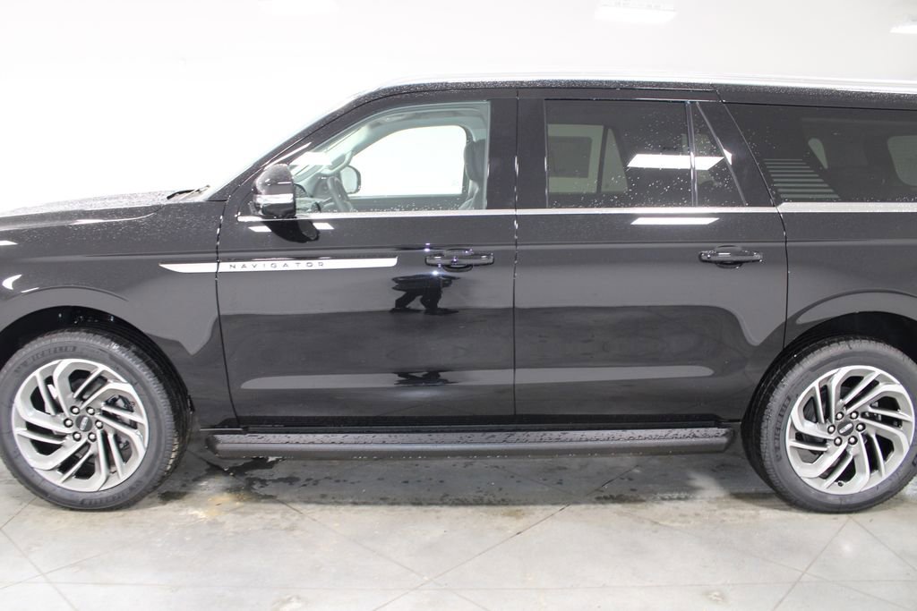 New 2026 Lincoln Navigator L Premier AWD/4WD image 5