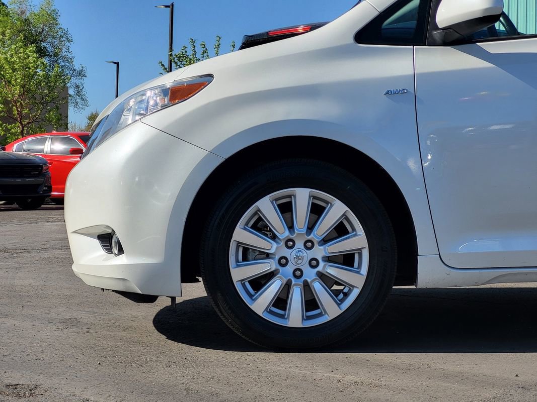 Used 2017 Toyota Sienna XLE w/ XLE Navigation Package AWD/4WD image 13