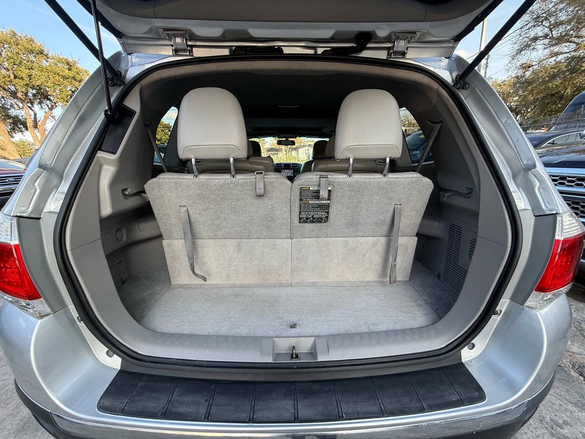 Used 2012 Toyota Highlander Limited w/ Tow Pkg image 17