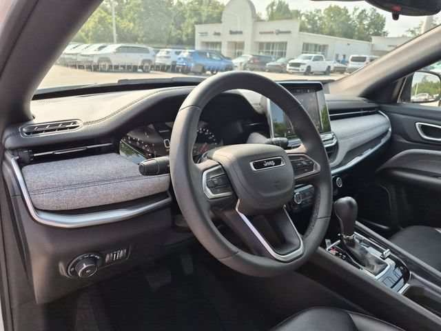Used 2025 Jeep Compass Latitude AWD/4WD image 15