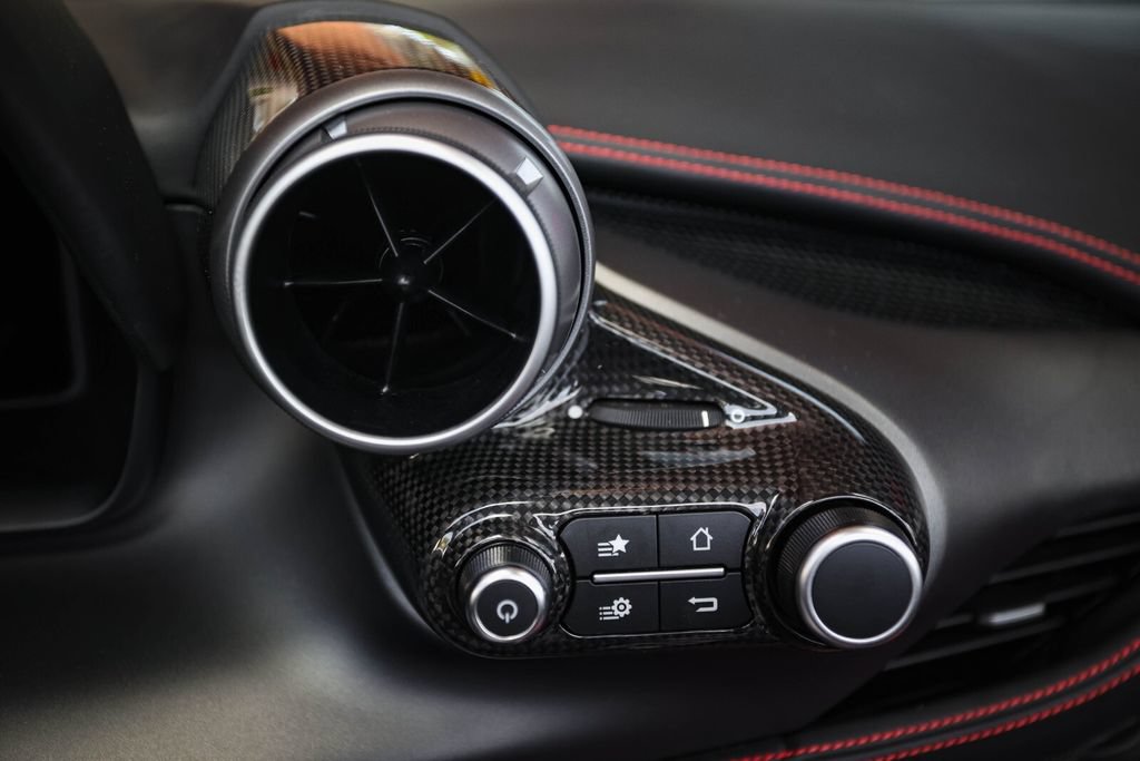 Used 2021 Ferrari F8 Tributo RWD image 36