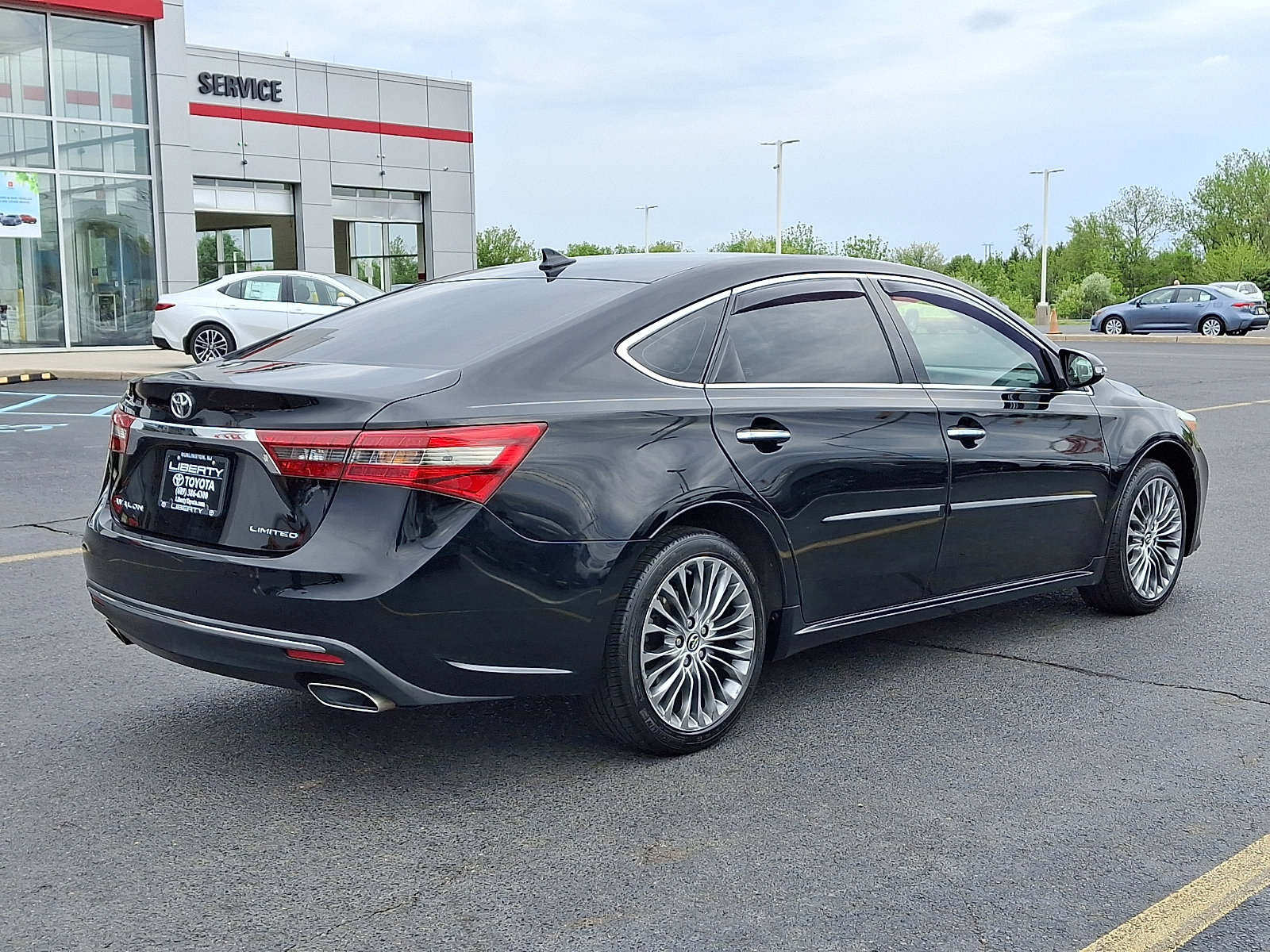 Used 2016 Toyota Avalon Limited w/ Protection Package FWD image 6