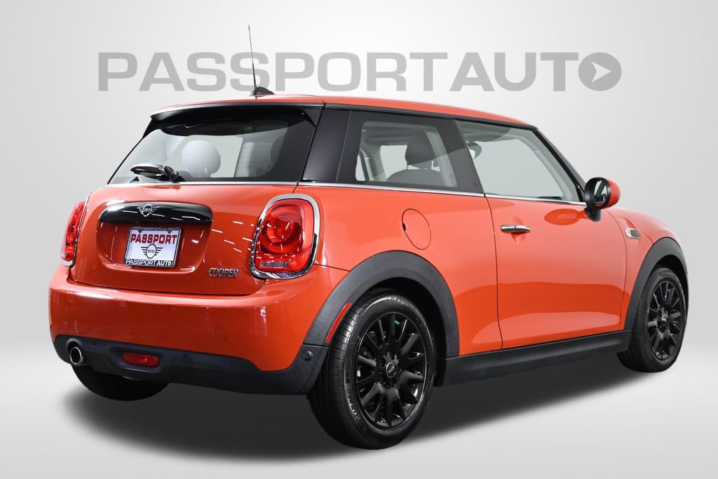 Used 2019 MINI Cooper 2-Door Hardtop w/ Signature Upholstery Package image 9
