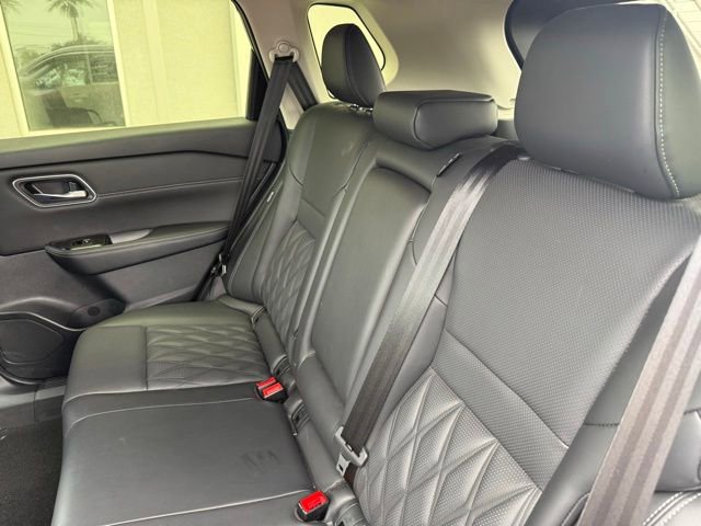 Certified 2024 Nissan Rogue Platinum FWD image 24
