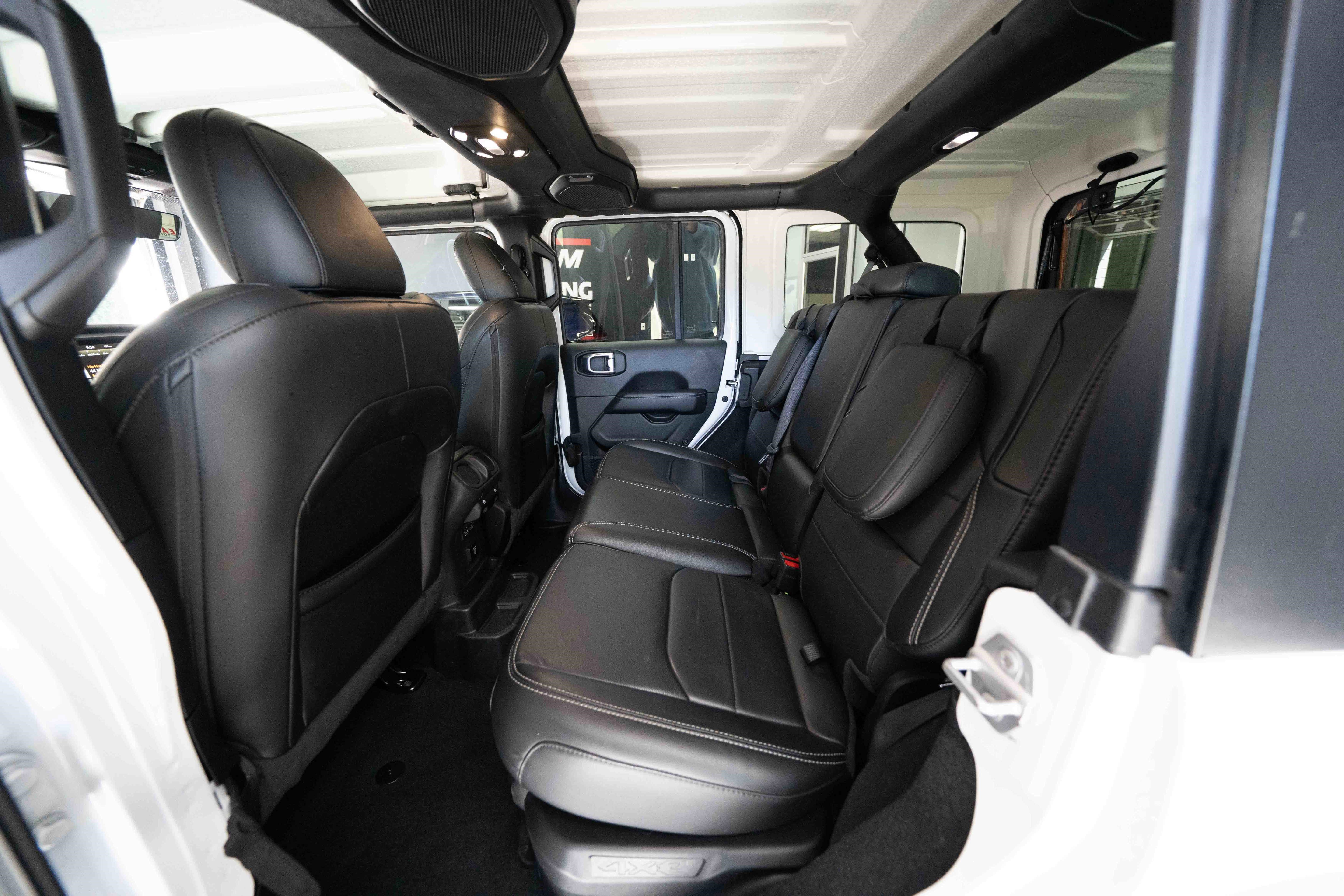 Used 2022 Jeep Wrangler Unlimited Sahara w/ Cold Weather Group image 23