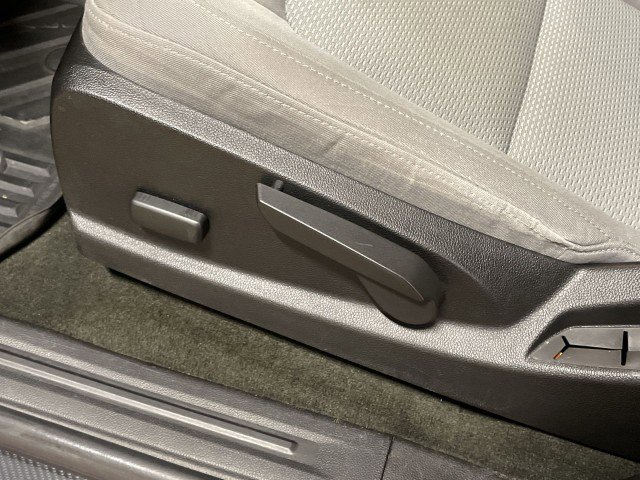 Used 2015 Chevrolet Colorado LT w/ LT Convenience Package RWD image 14