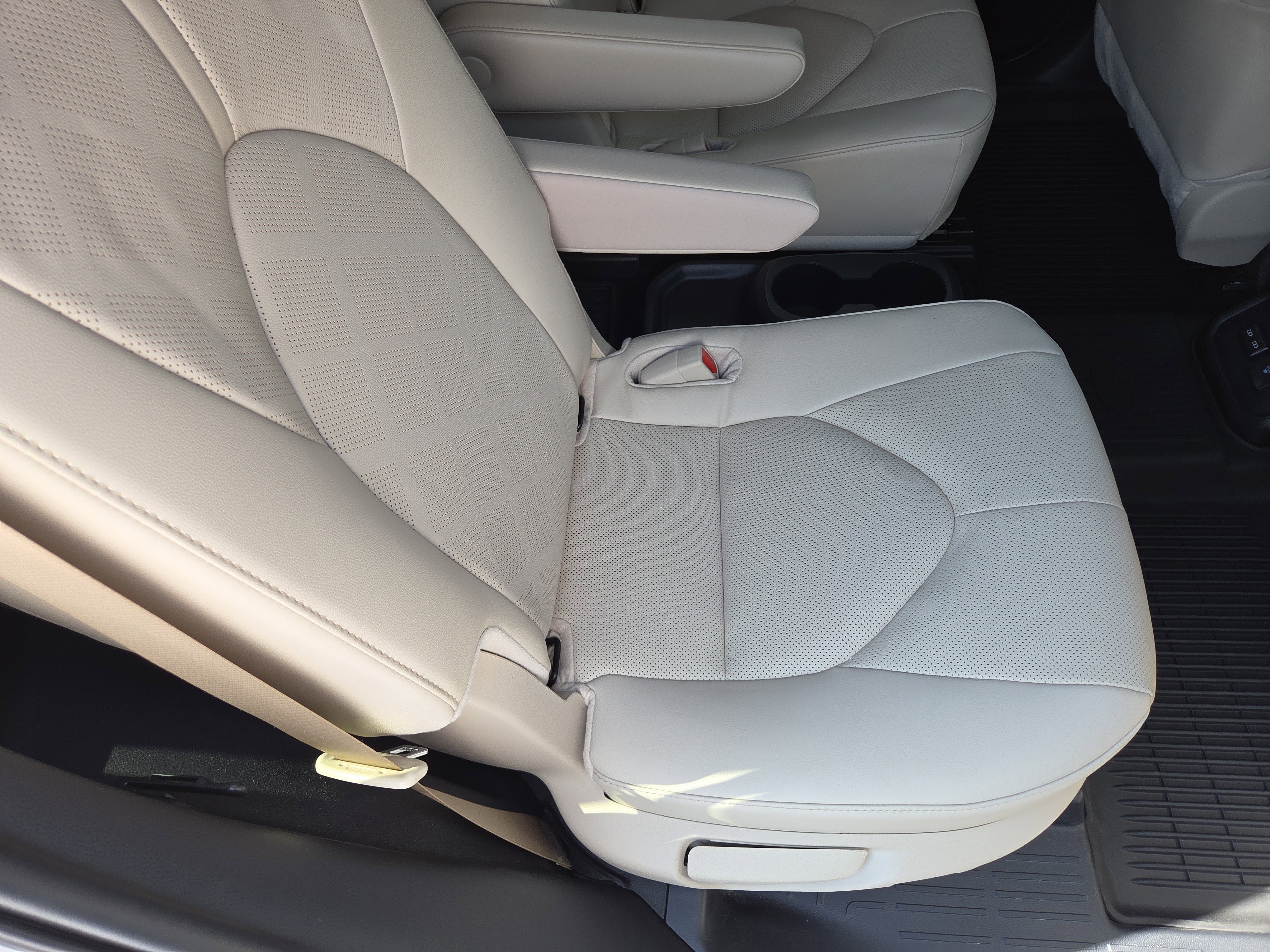 Used 2024 Toyota Highlander Platinum image 21