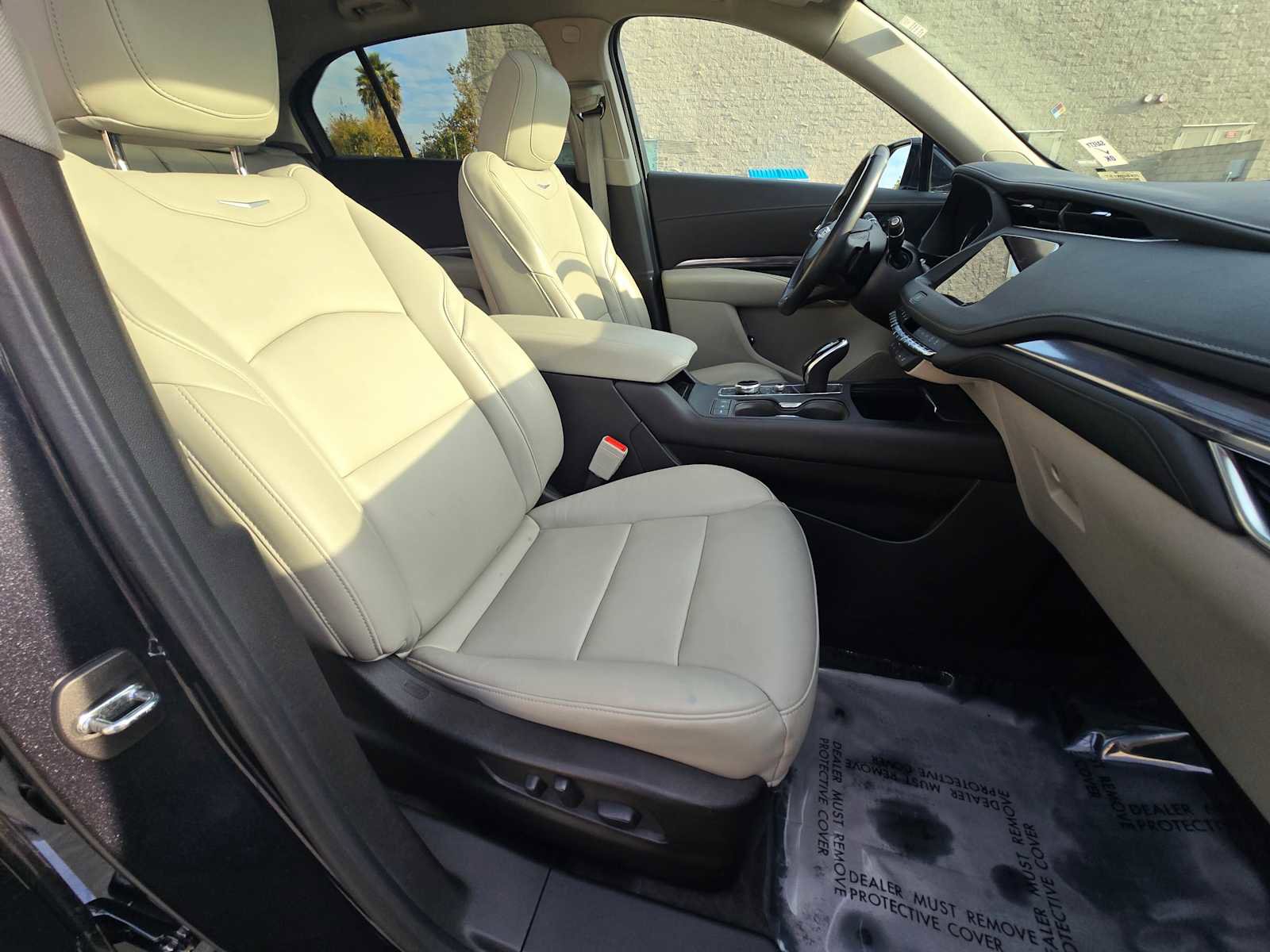 Used 2022 Cadillac XT4 Luxury w/ Cold Weather Package image 11