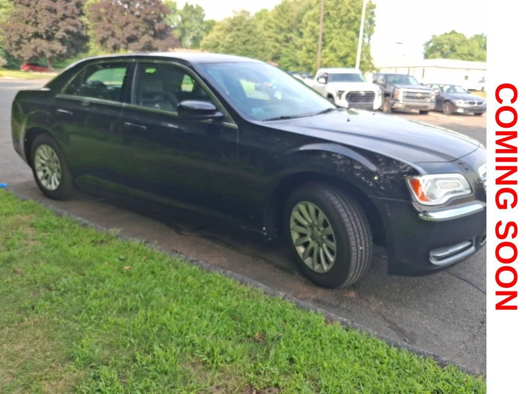 Used 2014 Chrysler 300 RWD image 3