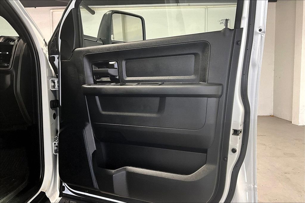 Used 2024 RAM 2500 Tradesman w/ Chrome Appearance Group image 22