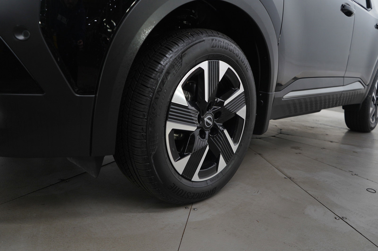 Used 2025 Nissan Kicks SR w/ Illumination Package image 24