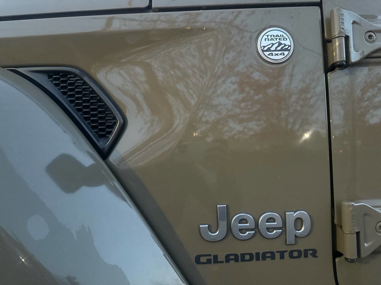 Used 2020 Jeep Gladiator Overland w/ Cold Weather Group AWD/4WD image 46