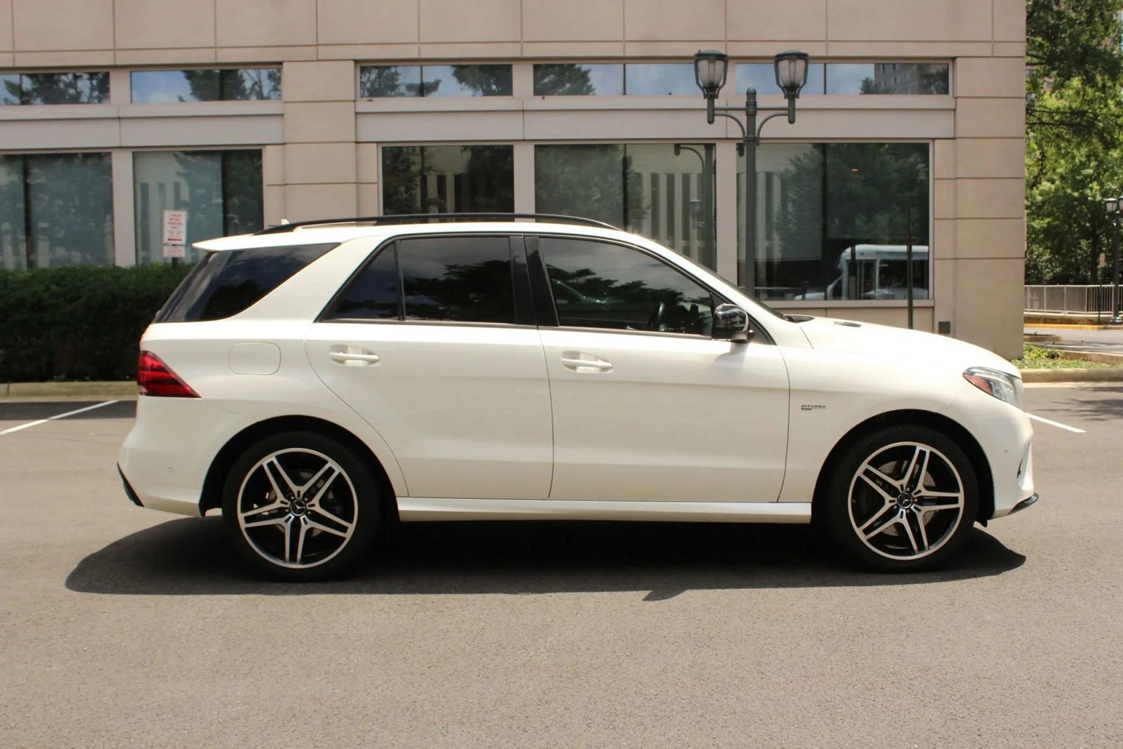 Used 2017 Mercedes-Benz GLE 43 AMG 4MATIC w/ Premium 2 Package image 6
