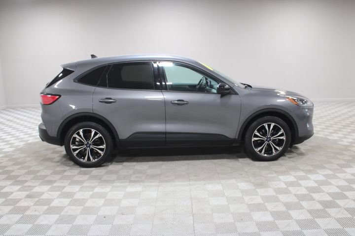 Used 2022 Ford Escape SE w/ SE Sport Appearance Package image 12