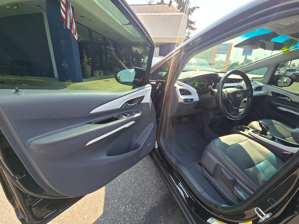 Used 2020 Chevrolet Bolt Premier w/ Infotainment Package FWD image 20