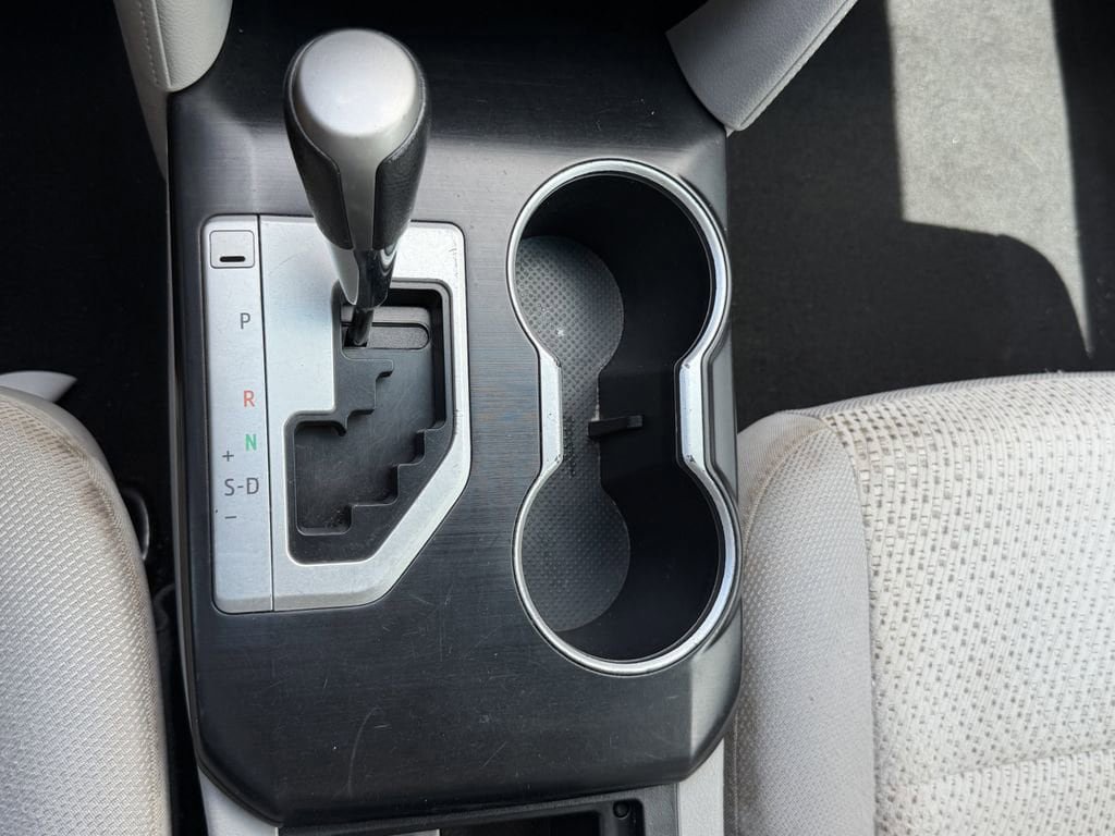 Used 2013 Toyota Camry LE image 24