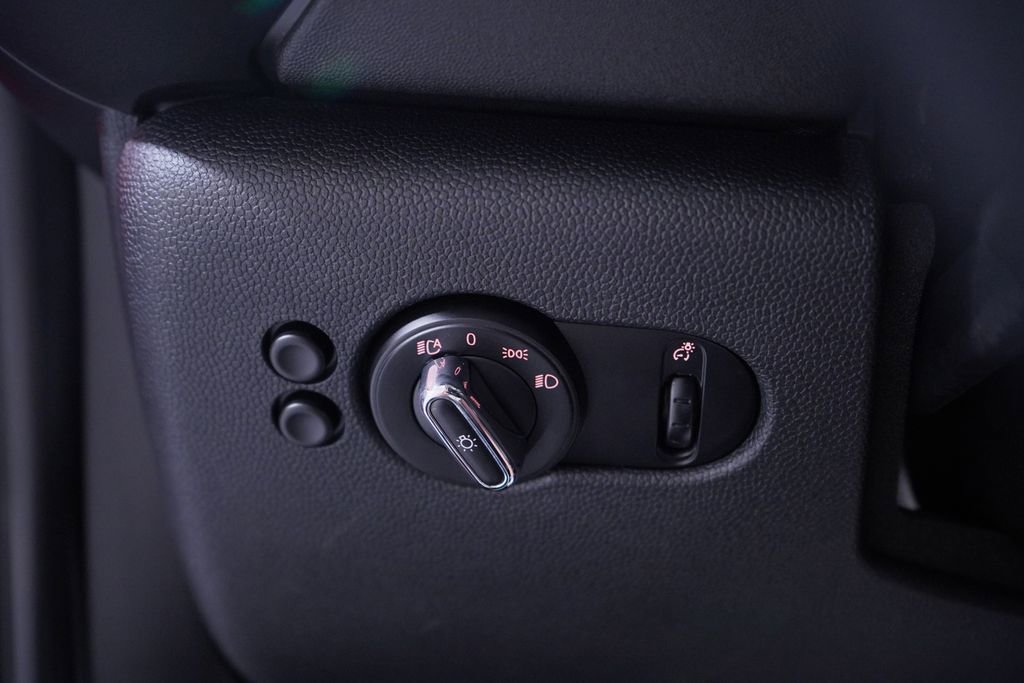 Used 2019 MINI Cooper S w/ Signature Upholstery Package FWD image 15