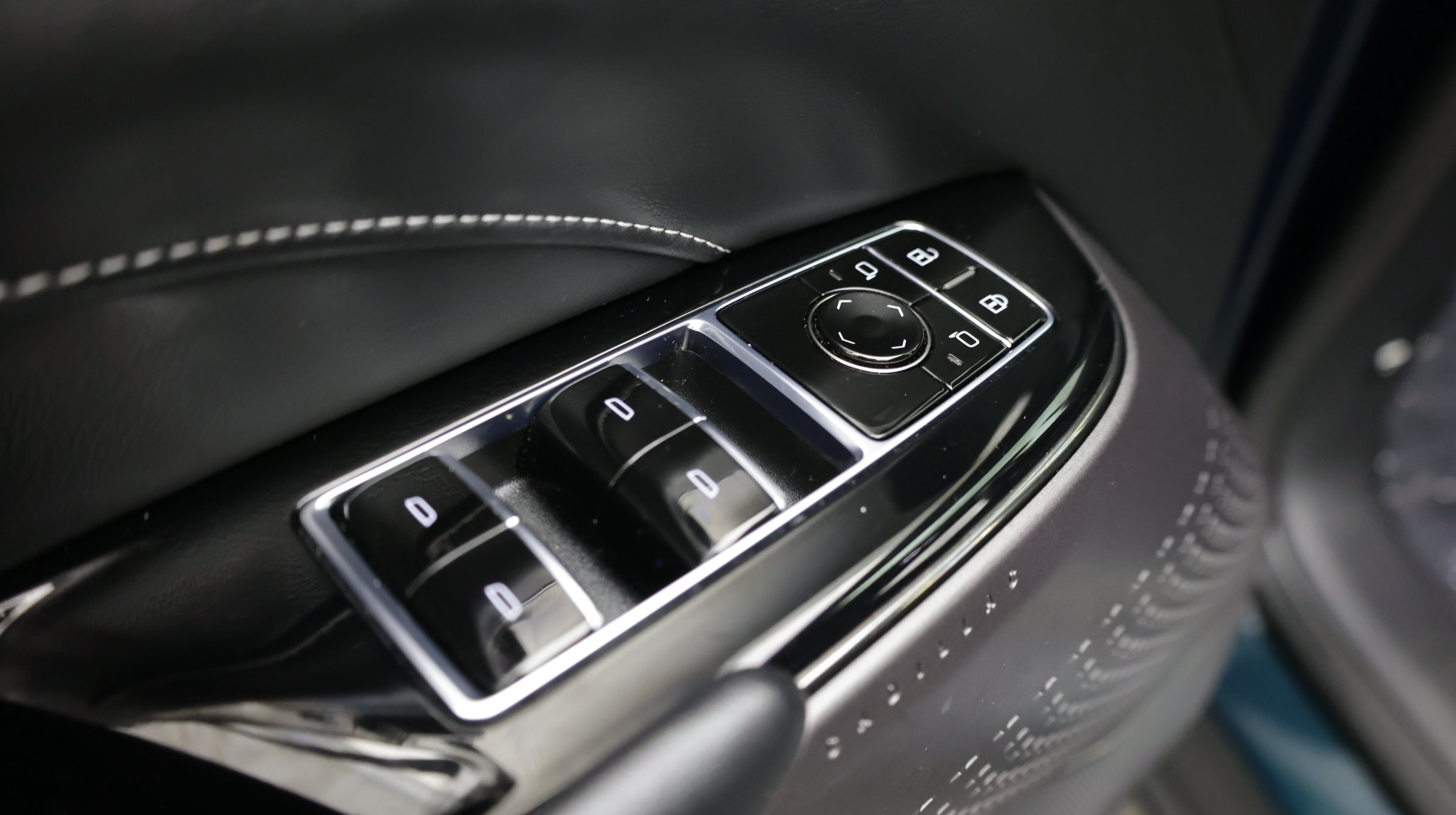 Used 2024 Cadillac Lyriq Tech RWD image 14