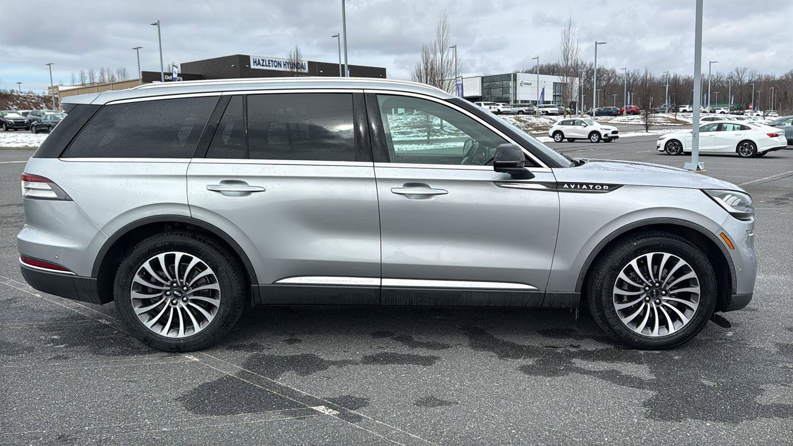 Used 2020 Lincoln Aviator Reserve w/ Equipment Group 201A image 4