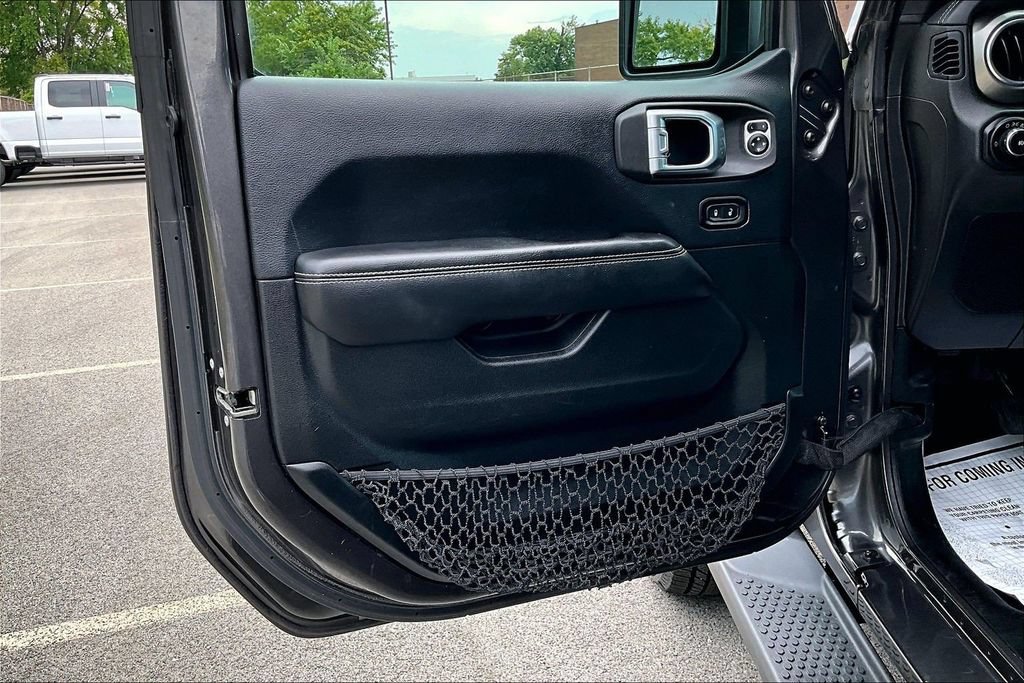 Used 2018 Jeep Wrangler Unlimited Sahara AWD/4WD image 21