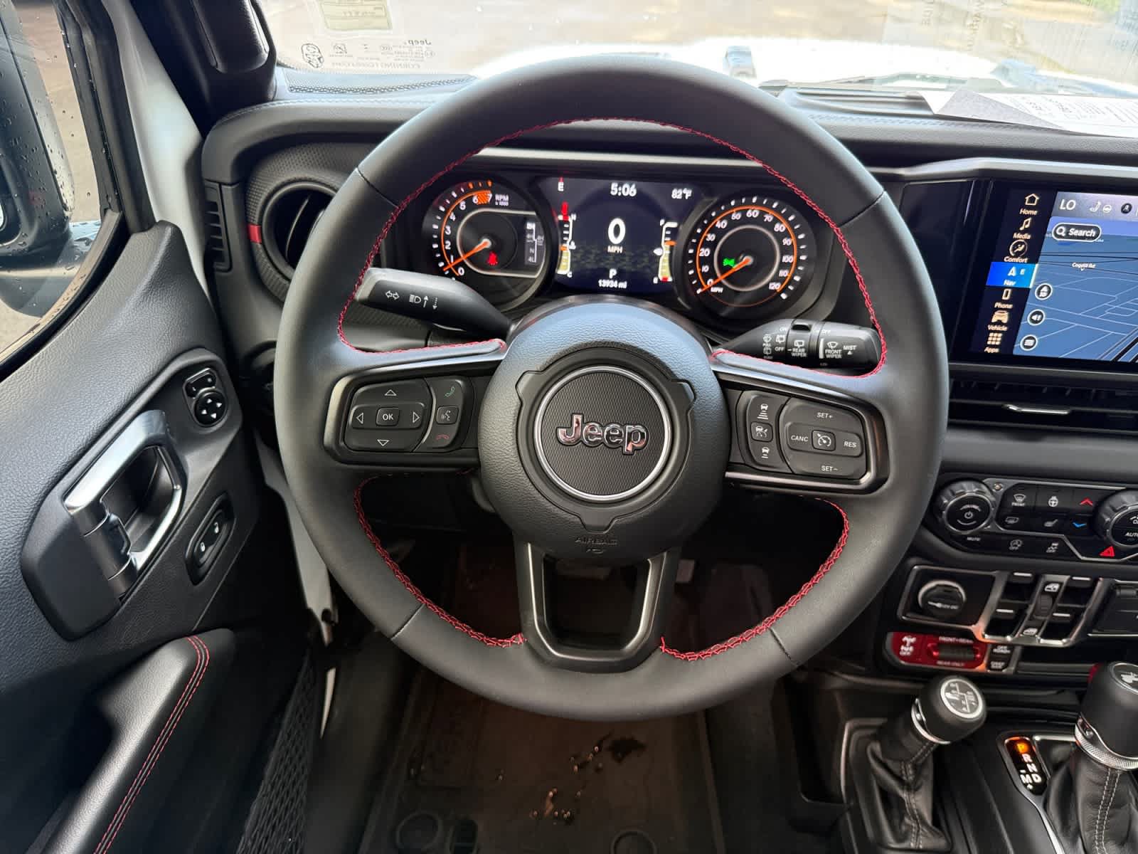 Used 2024 Jeep Wrangler Unlimited Rubicon AWD/4WD image 14