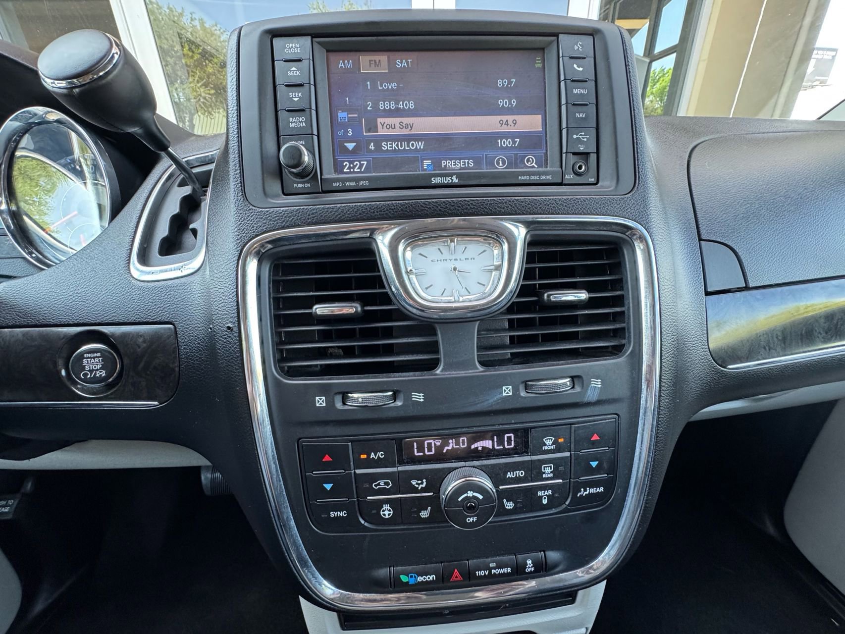 Used 2012 Chrysler Town & Country Touring w/ Entertainment Group #1 FWD image 21