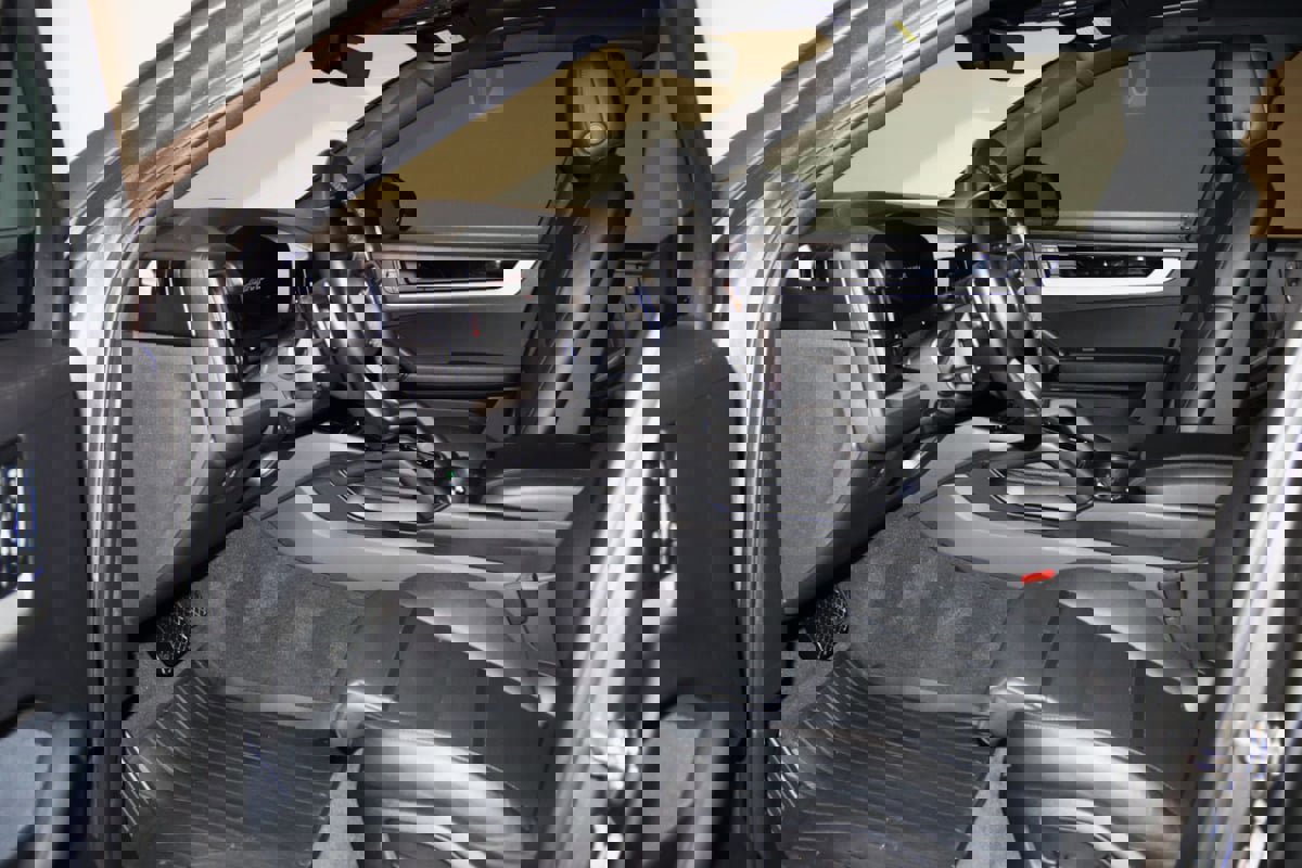 Used 2024 Porsche Cayenne image 41