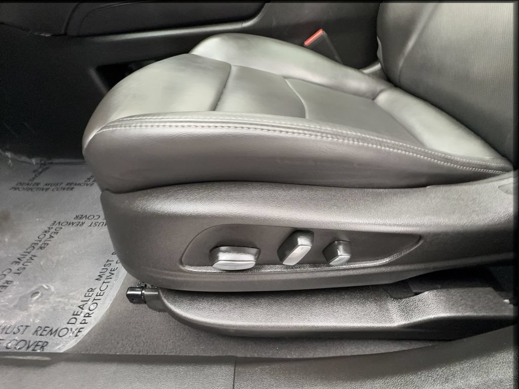 Used 2025 Cadillac XT6 Premium Luxury AWD/4WD image 23