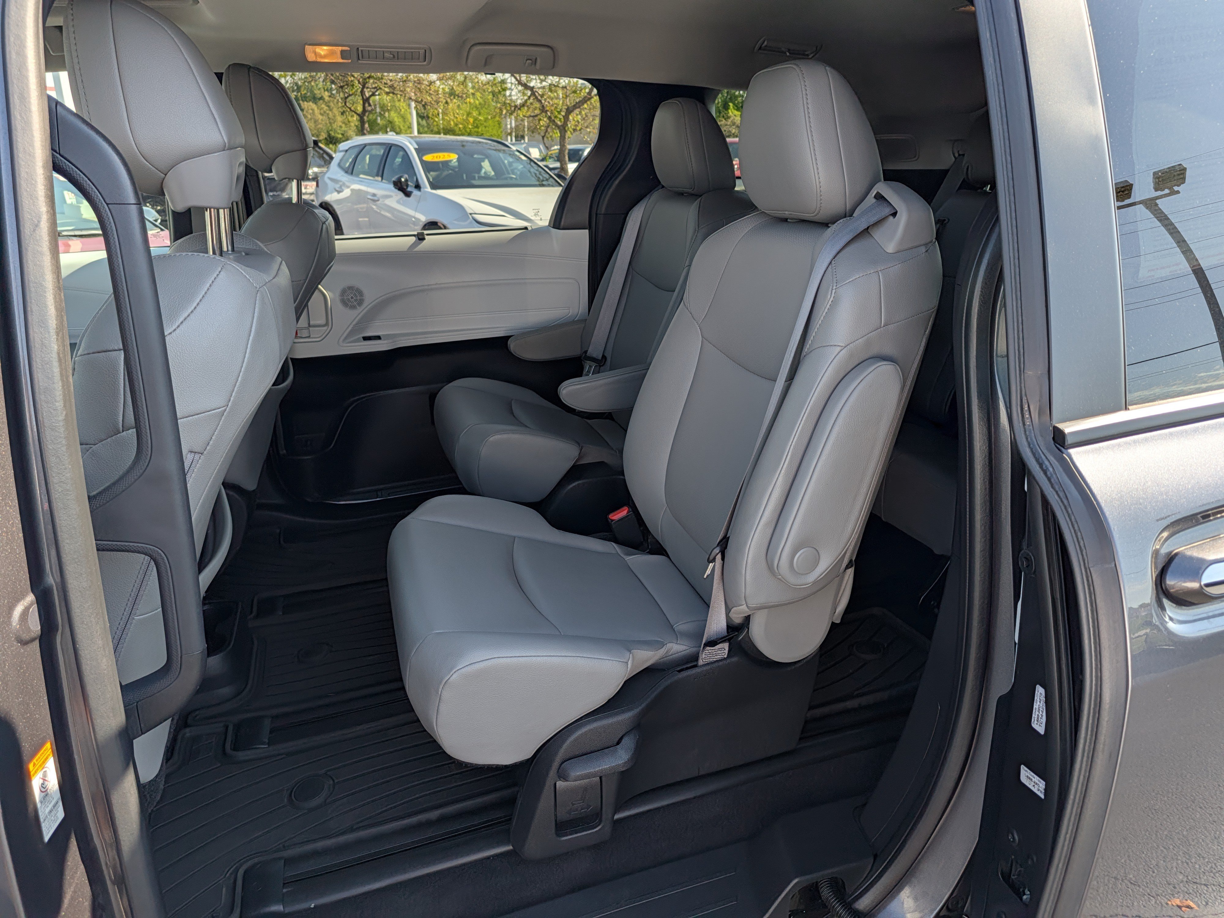 Certified 2025 Toyota Sienna XLE w/ XLE Plus Package AWD/4WD image 17