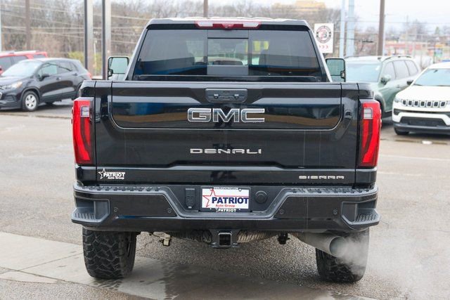 Used 2024 GMC Sierra 3500 Denali Ultimate AWD/4WD image 4