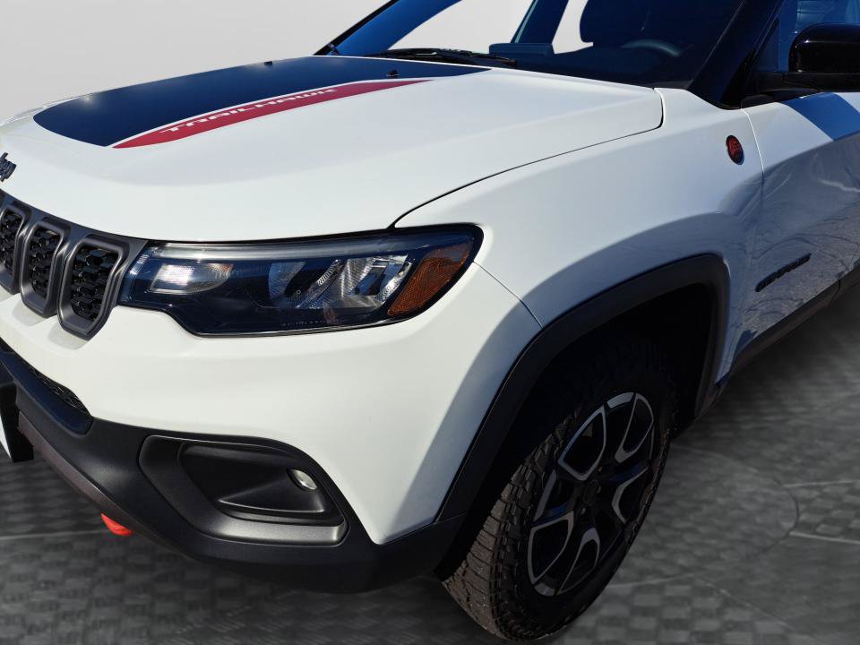 Used 2025 Jeep Compass Trailhawk AWD/4WD image 25