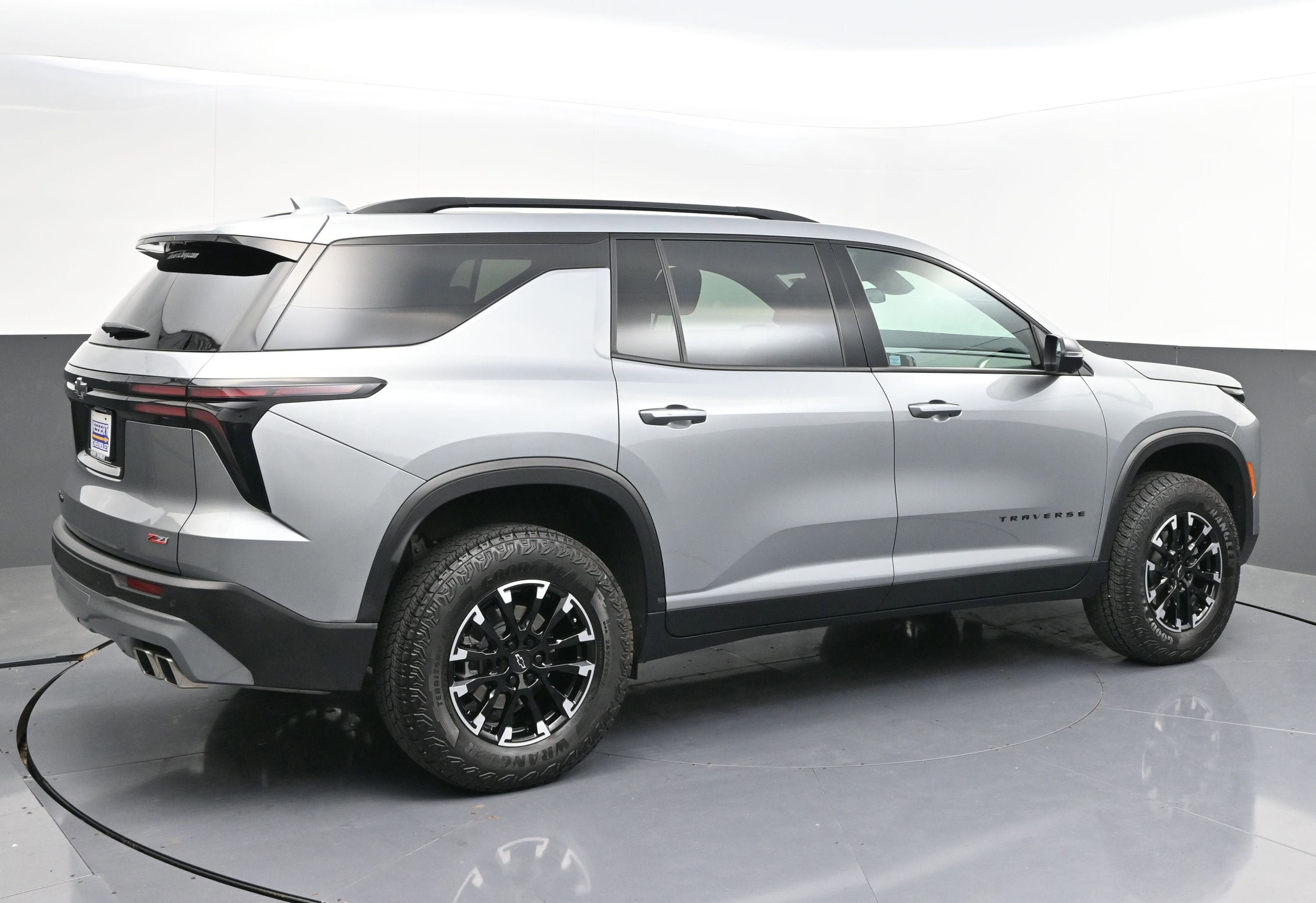 Used 2024 Chevrolet Traverse Z71 AWD/4WD image 7