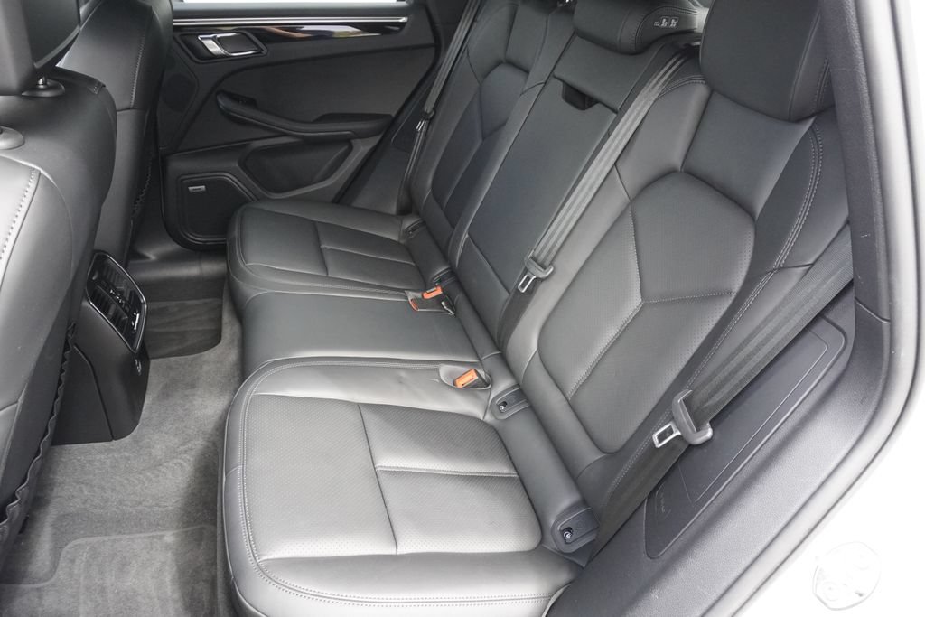 Used 2022 Porsche Macan AWD/4WD image 30