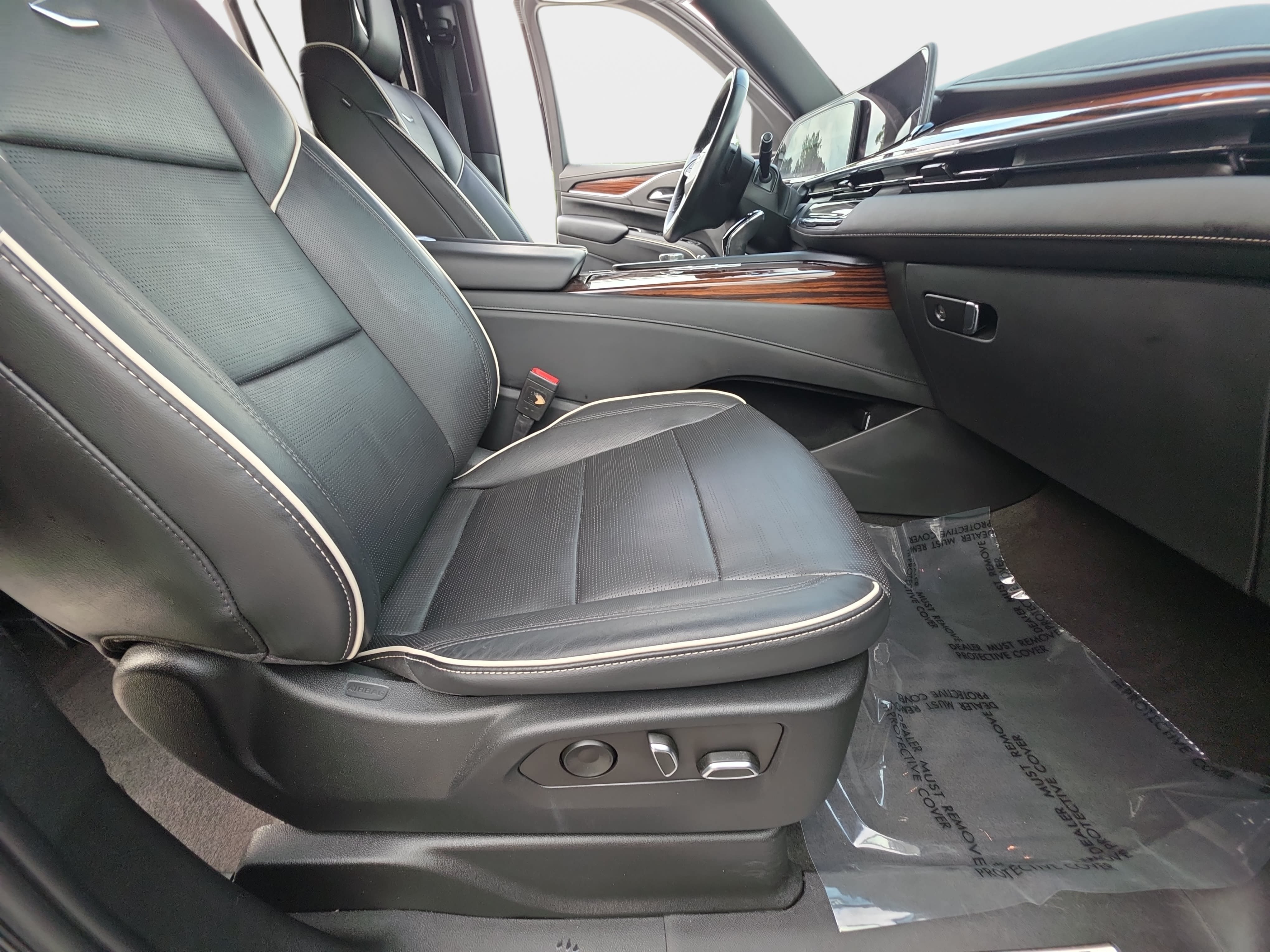 Used 2022 Cadillac Escalade Premium Luxury w/ LPO, Radiant Package AWD/4WD image 10