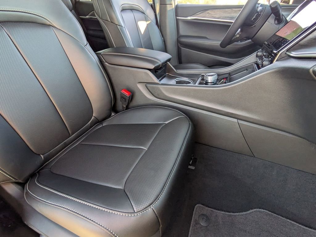 New 2025 Jeep Grand Cherokee L Limited w/ Luxury Tech Group II image 34