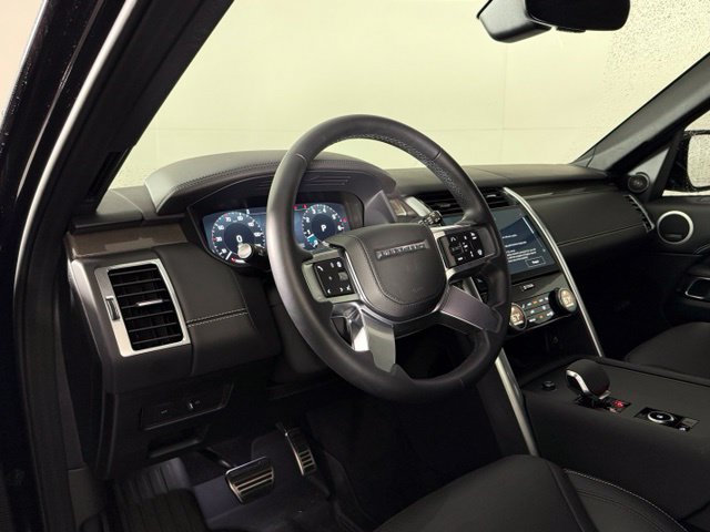 Used 2025 Land Rover Discovery Metropolitan Edition AWD/4WD image 5