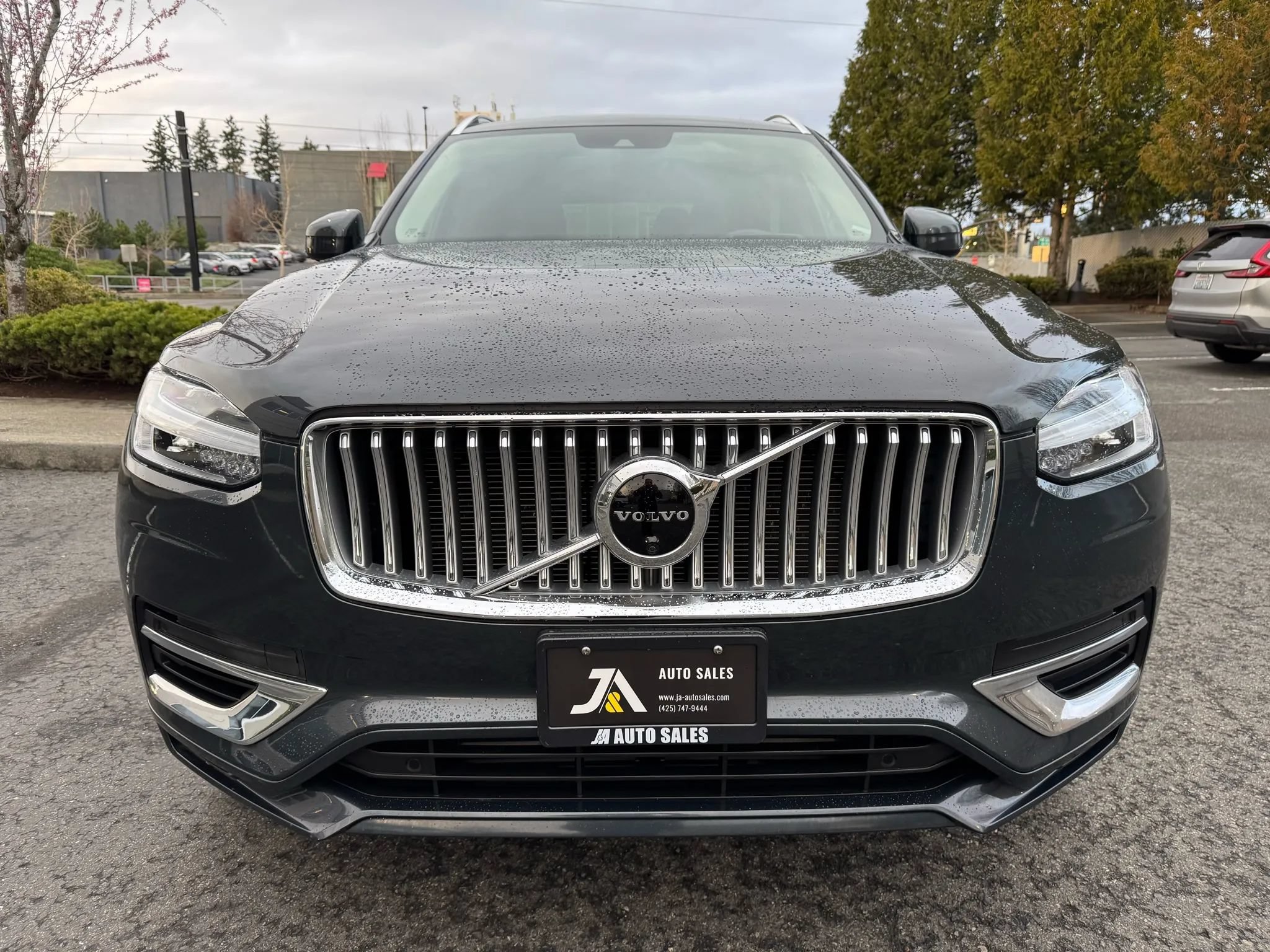 Used 2022 Volvo XC90 T8 Inscription Expression w/ Advanced Package AWD/4WD image 3