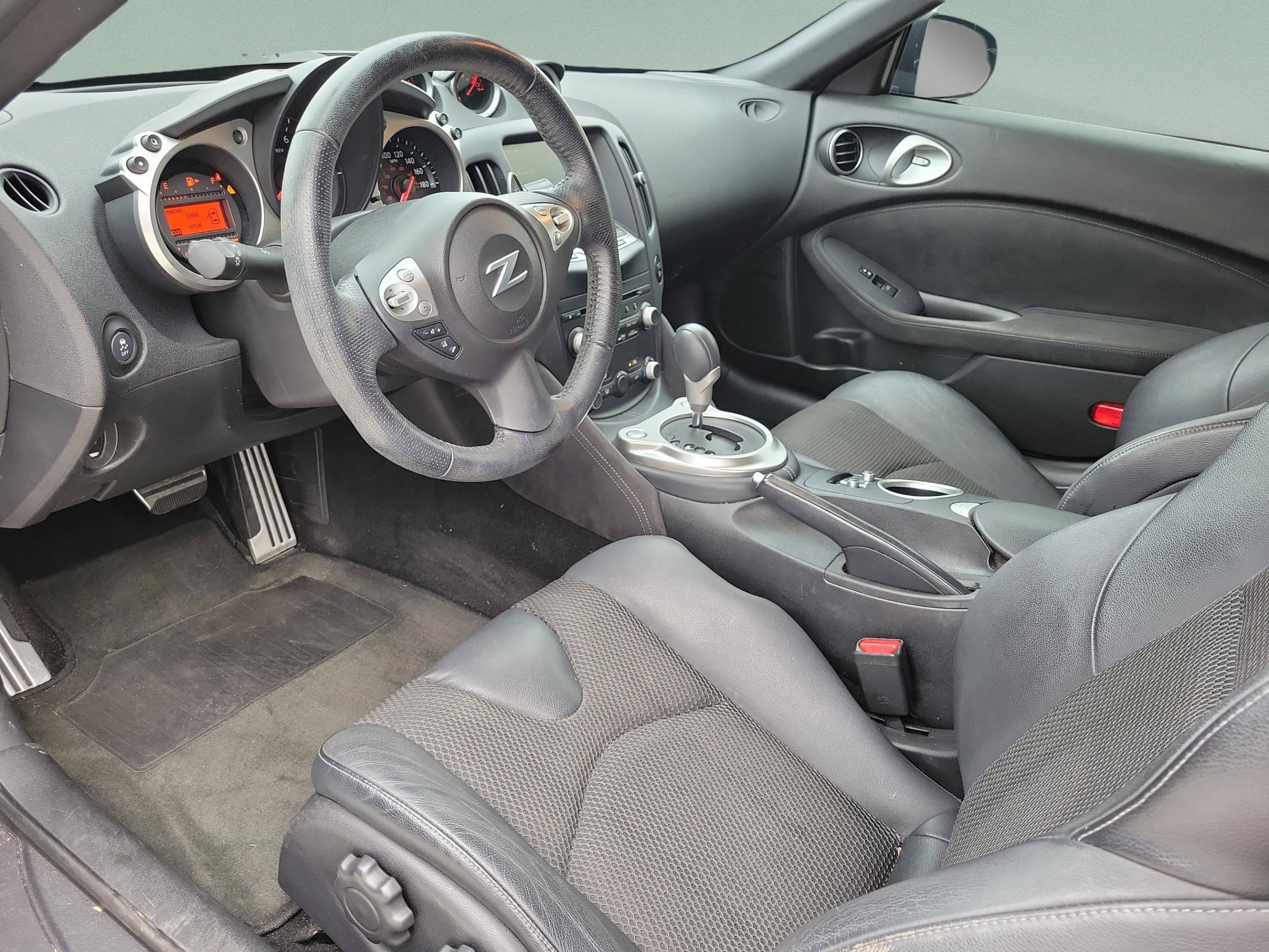 Used 2016 Nissan 370Z Touring RWD image 11